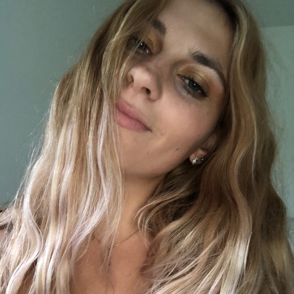 Veniece Gretzinger - Poshmark Profile Picture of Veniece Gretzinger (@vegretz) on Poshmark