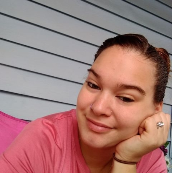 Profile Picture of Crystal Connors (@crystalconno806) on Poshmark