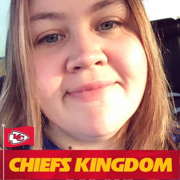 Profile Picture of Nicole Knouf (@nicoleknouf) on Poshmark