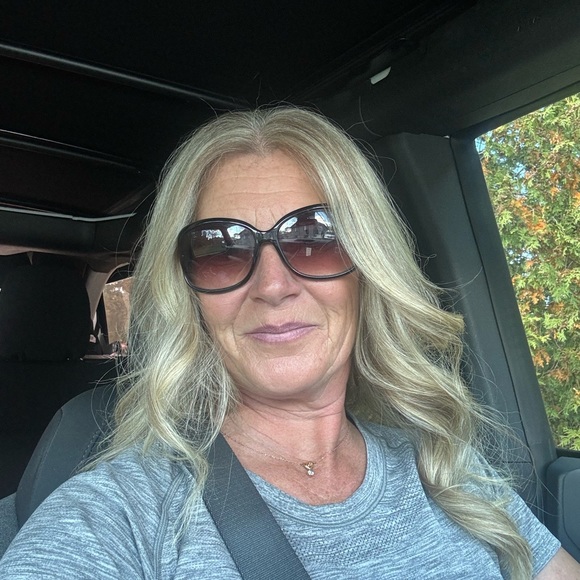 Profile Picture of Caren Campbell (@carencampbell) on Poshmark