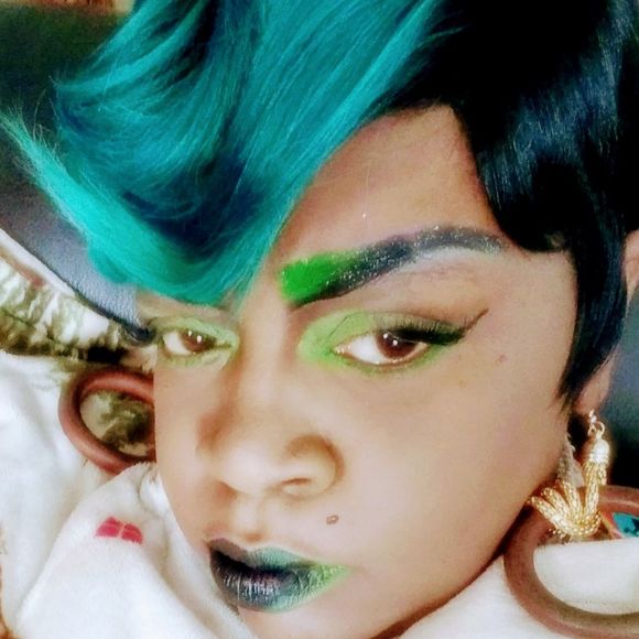 Profile Picture of Rosalind Thomas (@queenmathomas) on Poshmark