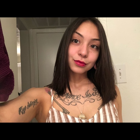 Profile Picture of Ariel Tovar (@mahalomermaid92) on Poshmark