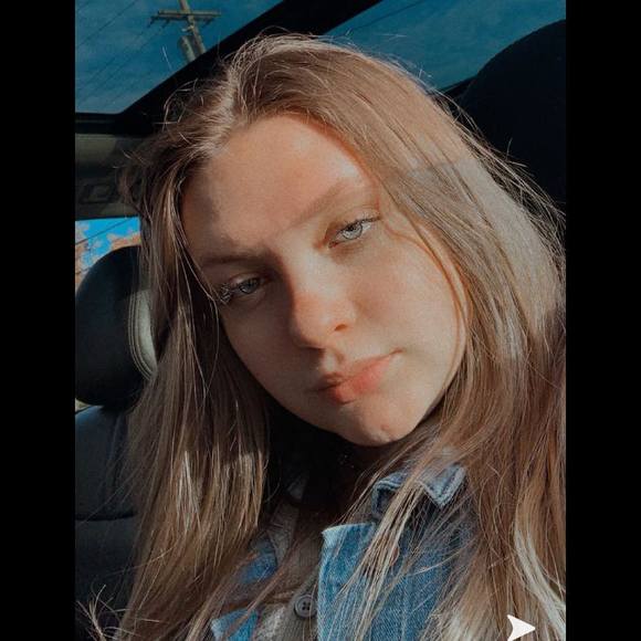 Profile Picture of Kimmy Bowser (@kimmybowser21) on Poshmark