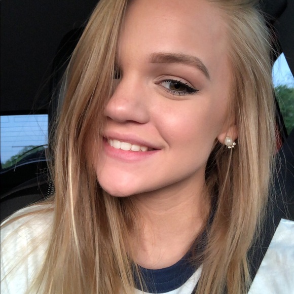 Abigail Daddona - Poshmark Profile Picture of Abigail Daddona (@abbydaddona) on Poshmark