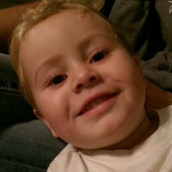 Profile Picture of Alexis Pettit (@awpettit89) on Poshmark