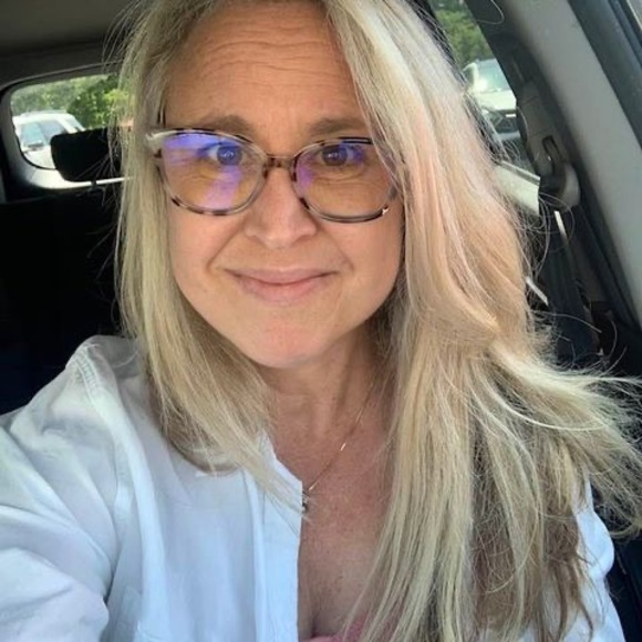 Profile Picture of Loraine Bearss (@loraineruth) on Poshmark