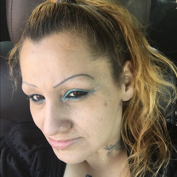 Profile Picture of Shay michelle Baumberger (@michelle323343) on Poshmark