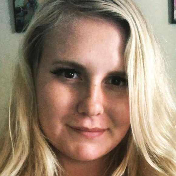 Profile Picture of Claire Hunter (@cbe4r) on Poshmark