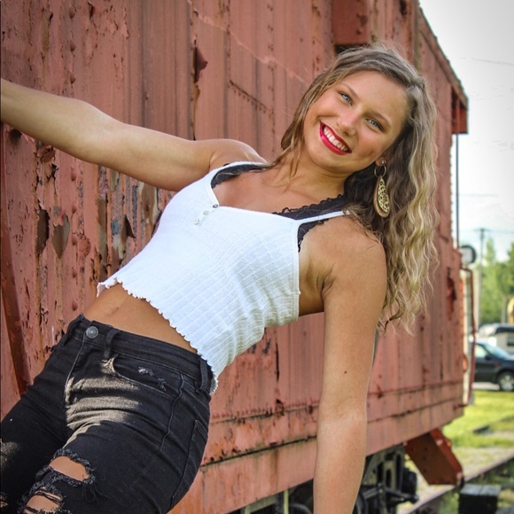 Profile Picture of Julia Fullop (@jcfullop) on Poshmark