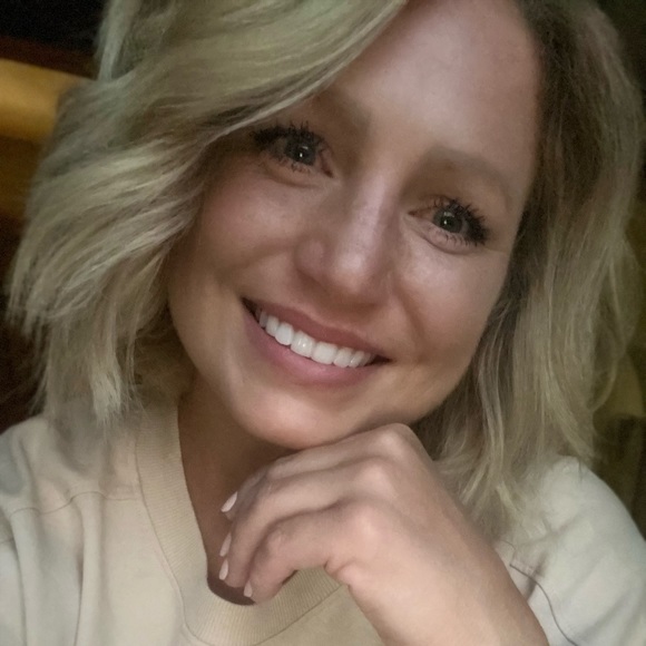 Profile Picture of Mandi Parsons (@mrsp513) on Poshmark