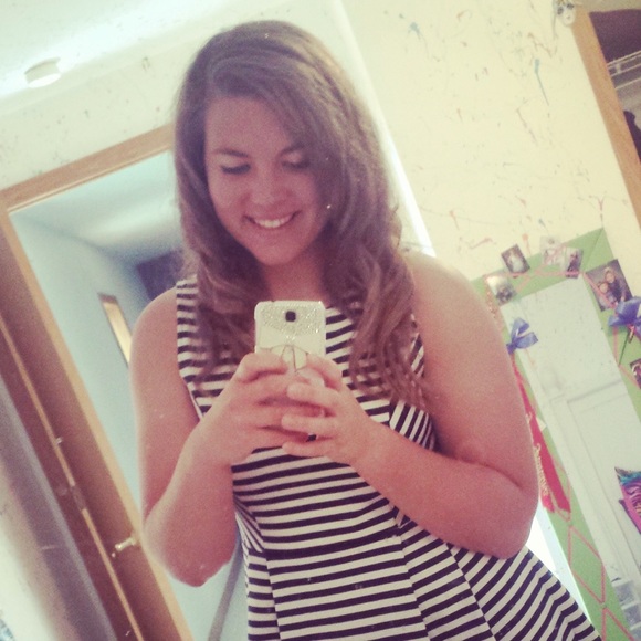 Profile Picture of Devon Carson (@devon_carson) on Poshmark