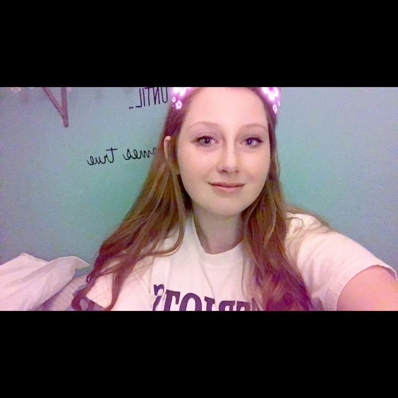 Profile Picture of Olivia Cady (@oliviacady_) on Poshmark