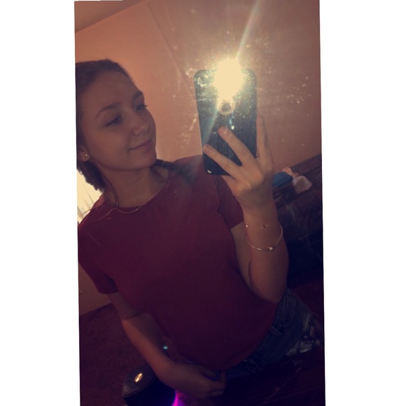 Profile Picture of Kenzie Combass (@kenziecombass) on Poshmark