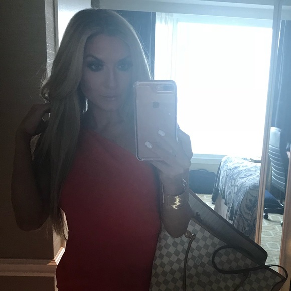 Profile Picture of Michelle Corsi (@mcorsi55) on Poshmark