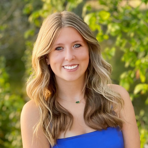 Profile Picture of Alexa Blasewitz (@alexablasewitz) on Poshmark