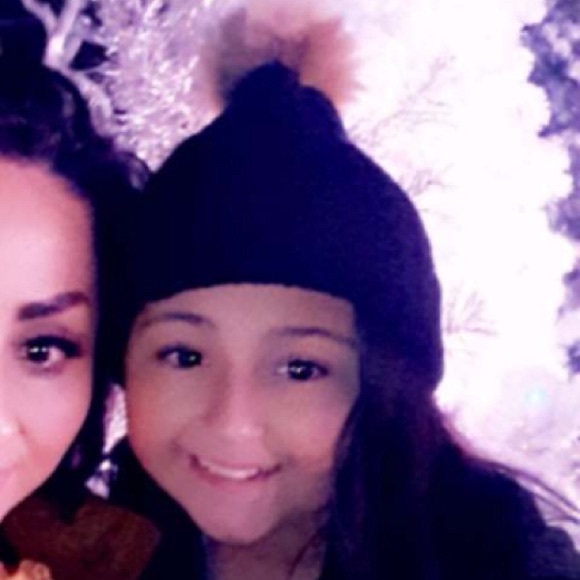 Profile Picture of Samantha Nuno (@samanthanuno) on Poshmark