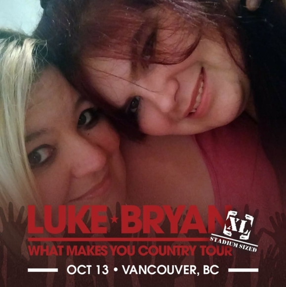 Profile Picture of Holly n michael Pearrow (@hpearrow) on Poshmark