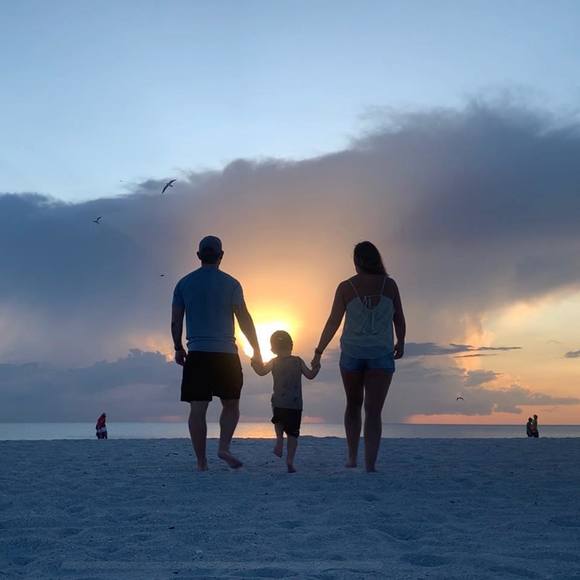 Profile Picture of Cameron Weinstein (@camrizzon) on Poshmark