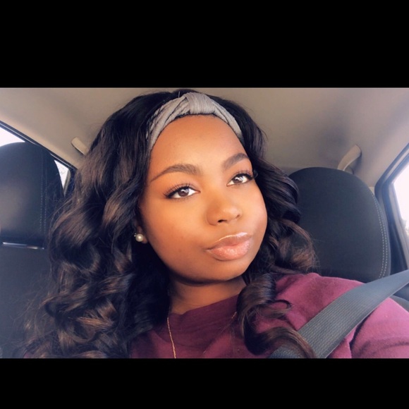 Profile Picture of Tianna Bell (@tiannab245) on Poshmark