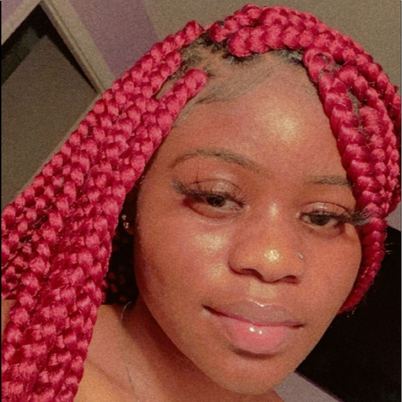 Profile Picture of Destiny Asbery (@destinyasbery4) on Poshmark