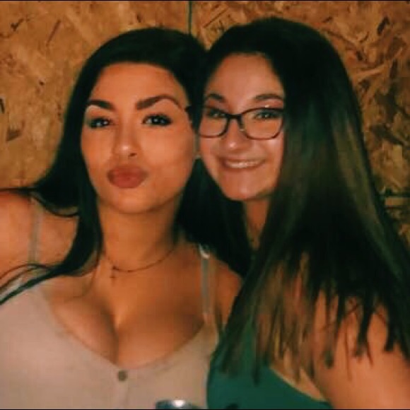 Alanna Cavicchioli - Poshmark Profile Picture of Alanna Cavicchioli (@acavicchioli) on Poshmark