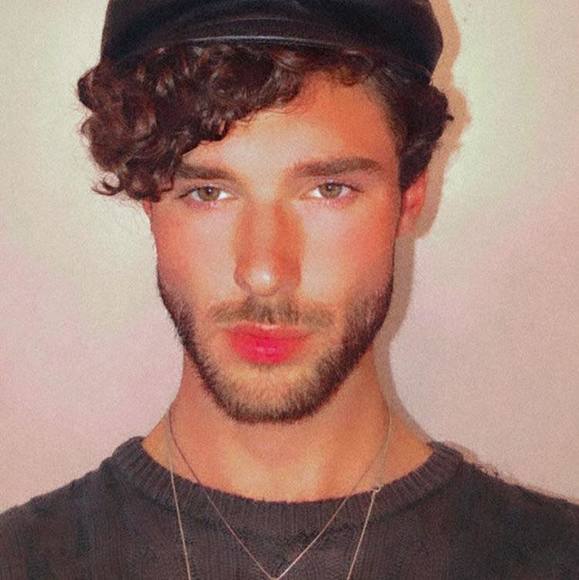 Profile Picture of Jeremy Schulze (@jeremymschulze) on Poshmark