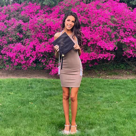 Profile Picture of Rachel Wahler (@rachelwahler) on Poshmark