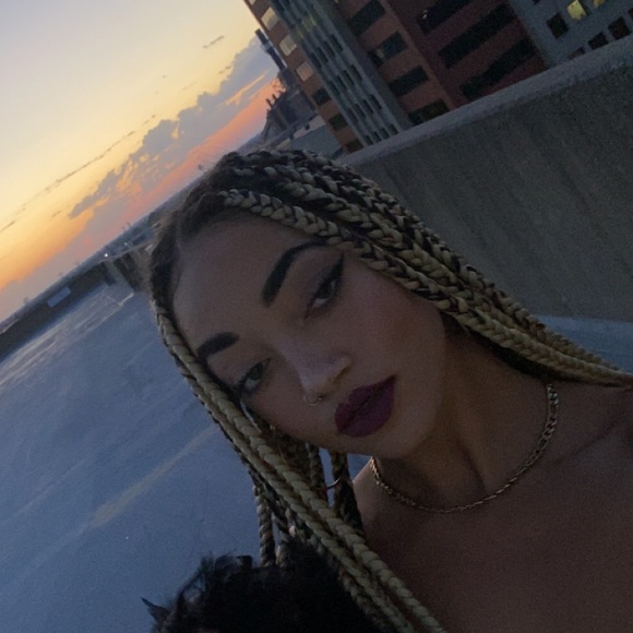 Profile Picture of Jada Tippmann (@jadatippmann) on Poshmark