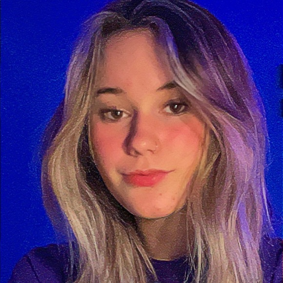 Profile Picture of Lorelai Keefauver (@lorelkeef) on Poshmark