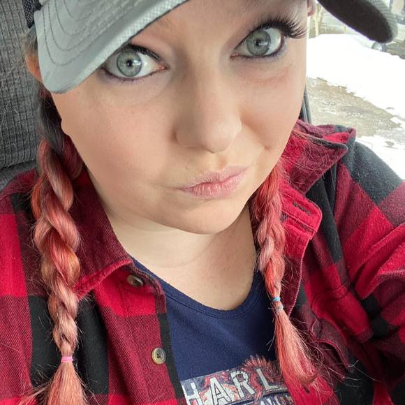 Profile Picture of Karley Hook (@hook5165) on Poshmark