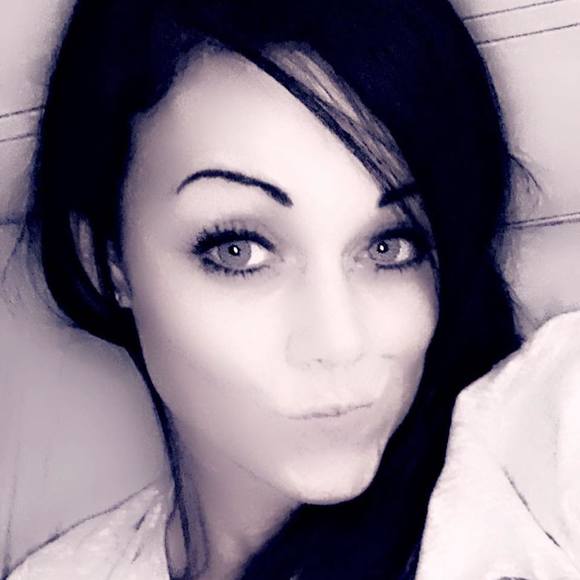 Profile Picture of Cassie Hahnenberg (@cassondra2013) on Poshmark