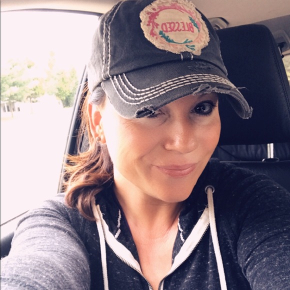 Profile Picture of Angela Balkcom (@rollingrockrn) on Poshmark