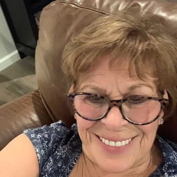 Profile Picture of Julia Kandrashoff (@jkandrashoff) on Poshmark