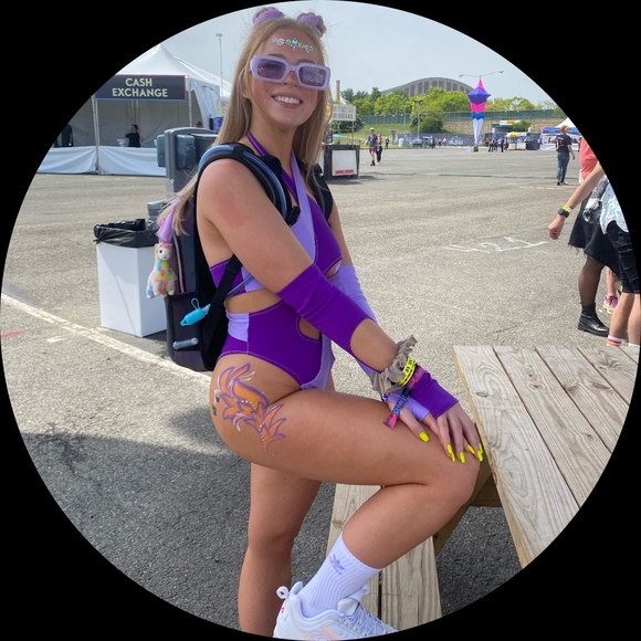 Profile Picture of Aimee Bielot (@abielot1) on Poshmark