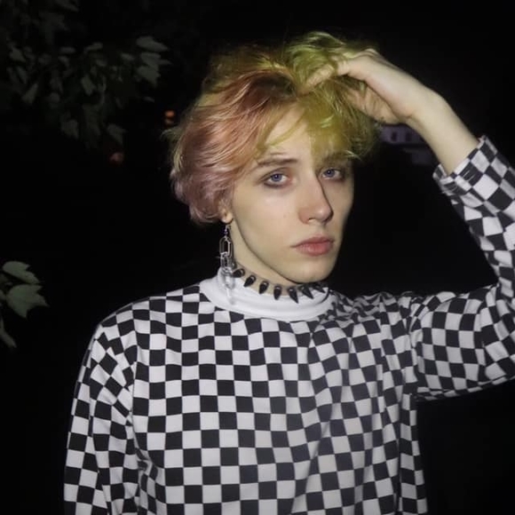 Profile Picture of Scott Raymond (@lilscott18) on Poshmark