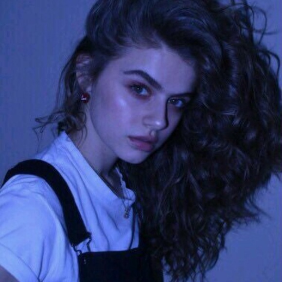 Sadie Hanberg - Poshmark Profile Picture of Sadie Hanberg (@coffee1013) on Poshmark