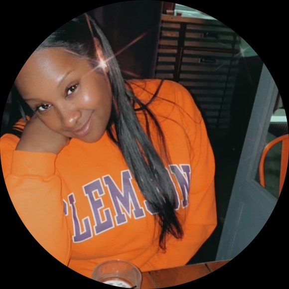 Sasha Hagigal - Poshmark Profile Picture of Sasha Hagigal (@shagigal) on Poshmark