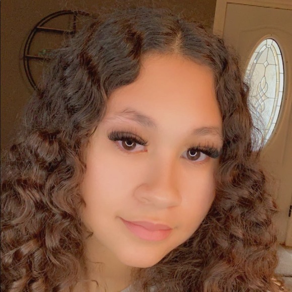 Profile Picture of Ashanti Wyers (@ashantiwyers) on Poshmark