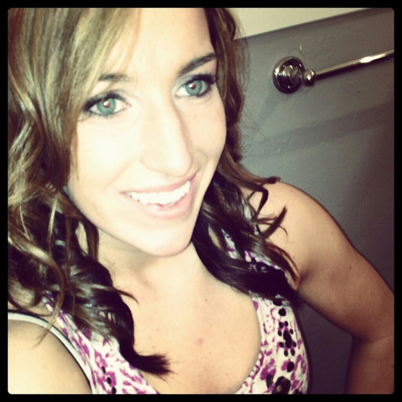 Profile Picture of Brennan Gill (@bgill333) on Poshmark