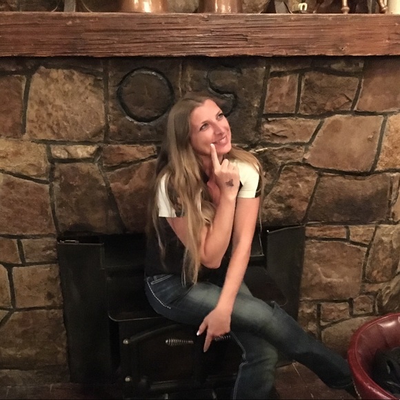 Monika Wilkinson - Poshmark Profile Picture of Monika Wilkinson (@mwilki6218) on Poshmark