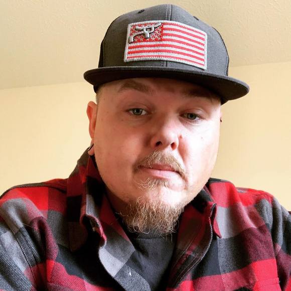 Profile Picture of James Frye (@darksails199) on Poshmark