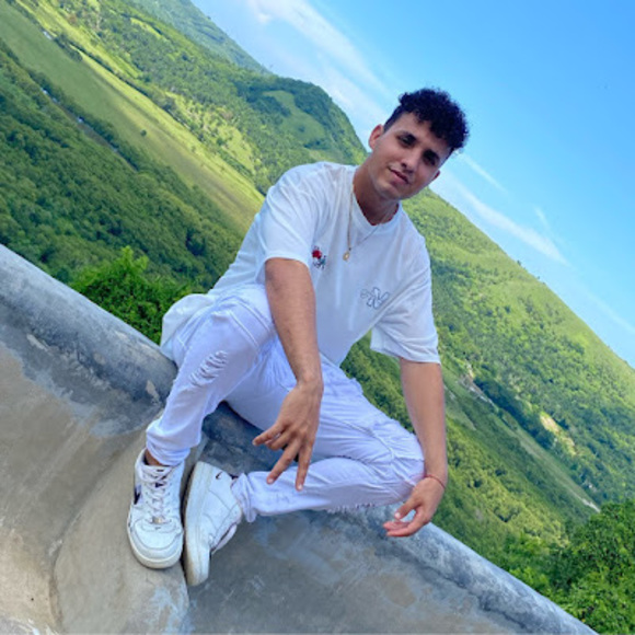 Profile Picture of Ernesto alejandro Leyva hidalgo (@ernesto227) on Poshmark