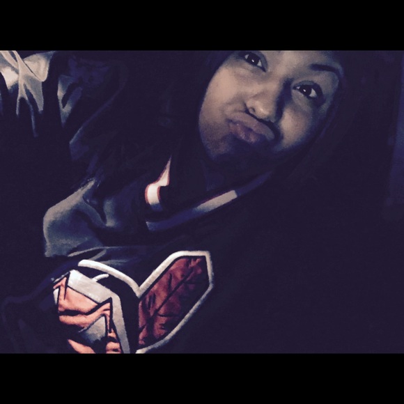 Profile Picture of Jelinnet Velasquez (@jelve23) on Poshmark