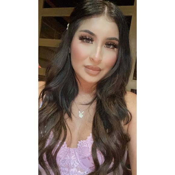 Profile Picture of Brittany Salas (@brittanysalas) on Poshmark