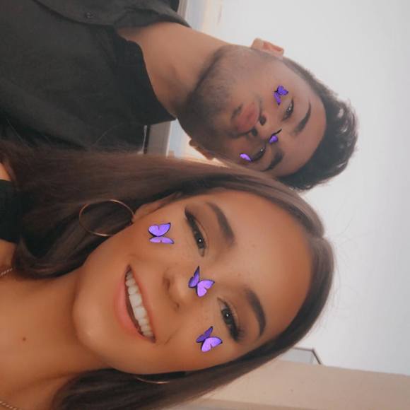 Profile Picture of Chloe elizabeth Owers (@chloesoldcloset) on Poshmark