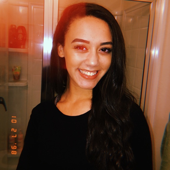 Profile Picture of Wendy Knight (@wendyknight14) on Poshmark
