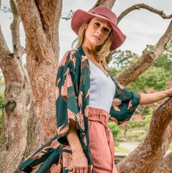 Profile Picture of Nicky Thomas (@nickythomas1124) on Poshmark