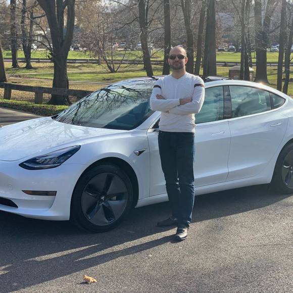 Profile Picture of Sark Gregorian (@sark555) on Poshmark