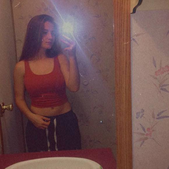 Profile Picture of Desirae Gallimore (@desiraemarie00) on Poshmark