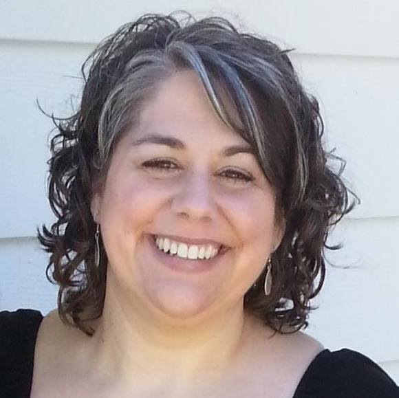 Profile Picture of Lori Batten (@loribabble) on Poshmark